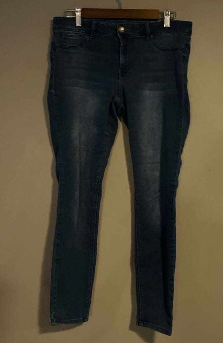 1822 Denim Dark Wash Skinny Jeans Size 30